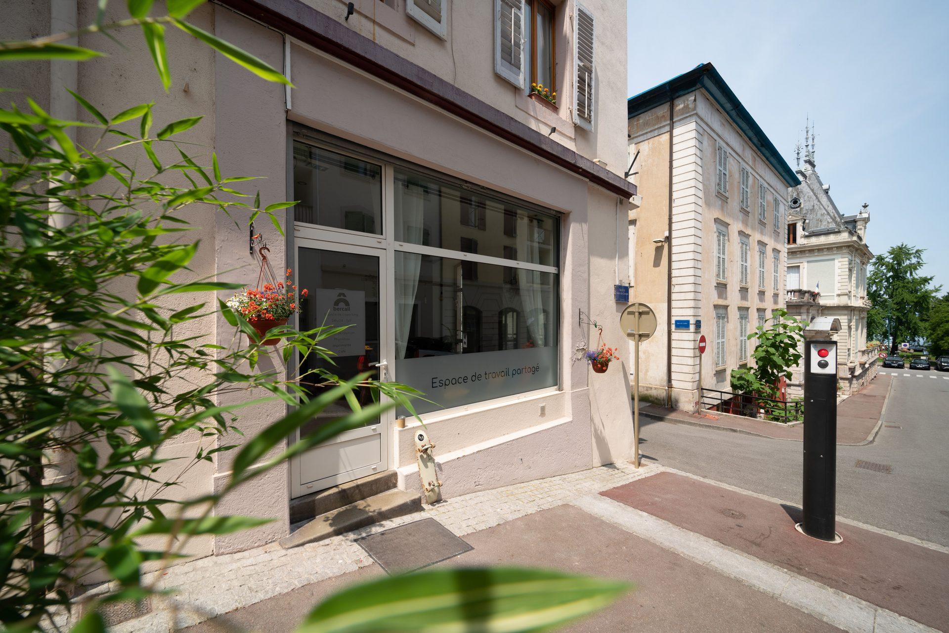 Exterior view of Ô Bercail, 5 Rue de la Source Clermont